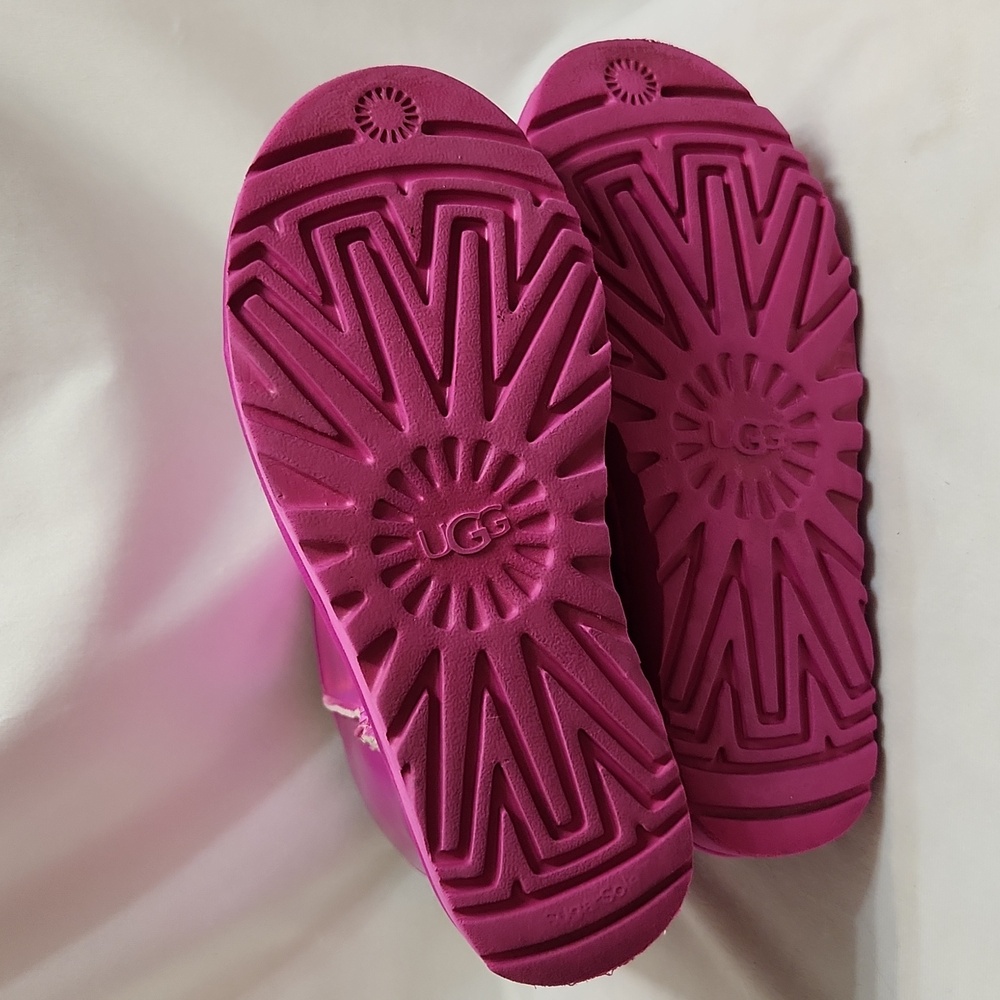 UGG Classic Short Iridescent Fuchsia Cozy Boots (W Size 6) - Picture 7 of 10